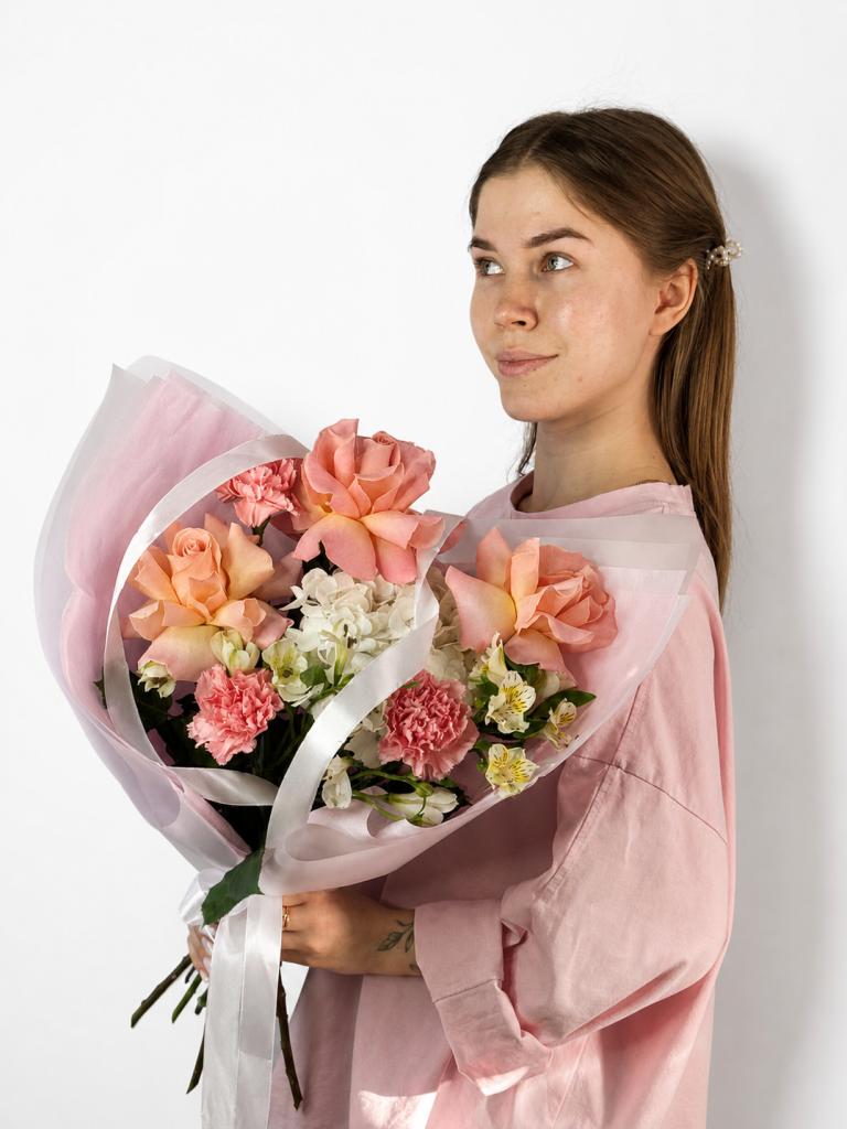 Сборный букет с акцентной розой Hermosa