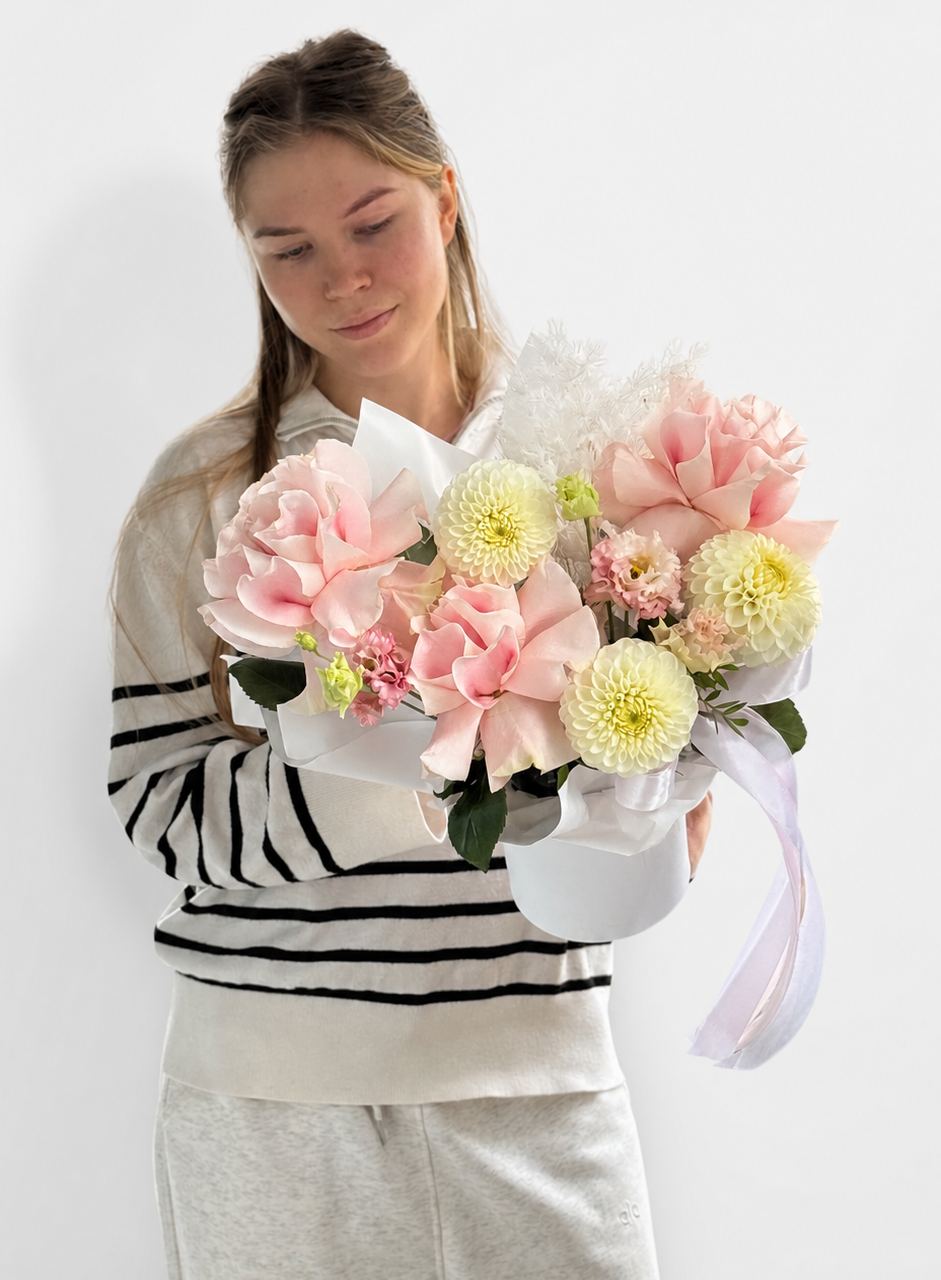 Композиция с французскими розами Pink Mondial