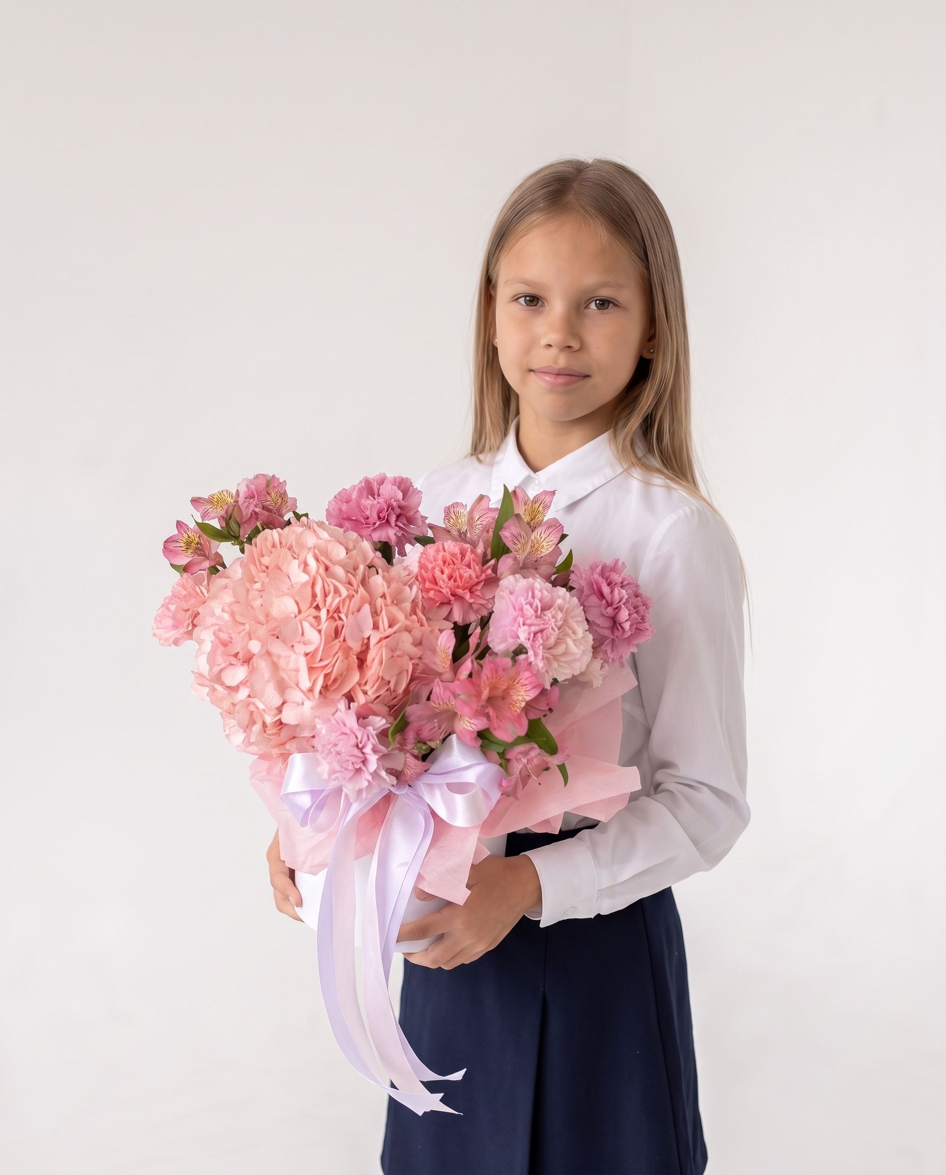Композиция с гортензией, диантусами и альстромерией