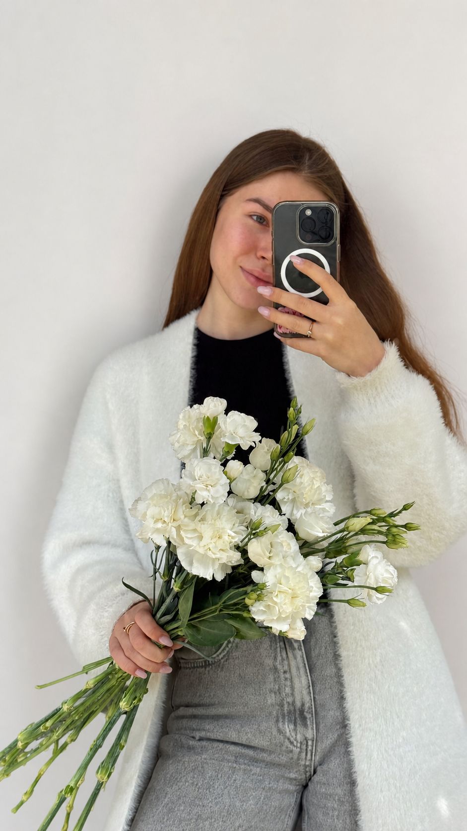 Свадебный букет с эустомой и белыми диантусами