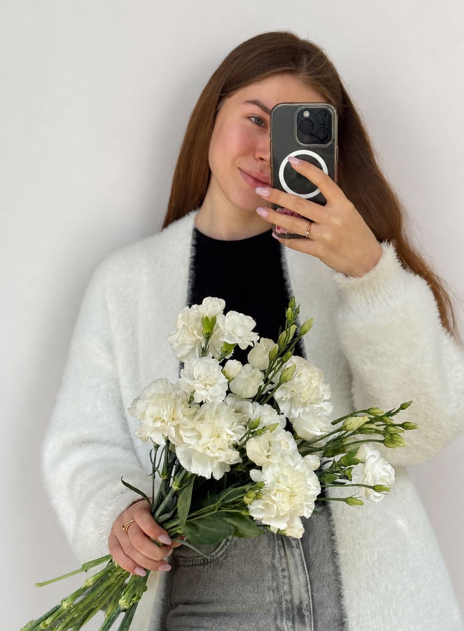 Свадебный букет с эустомой и белыми диантусами